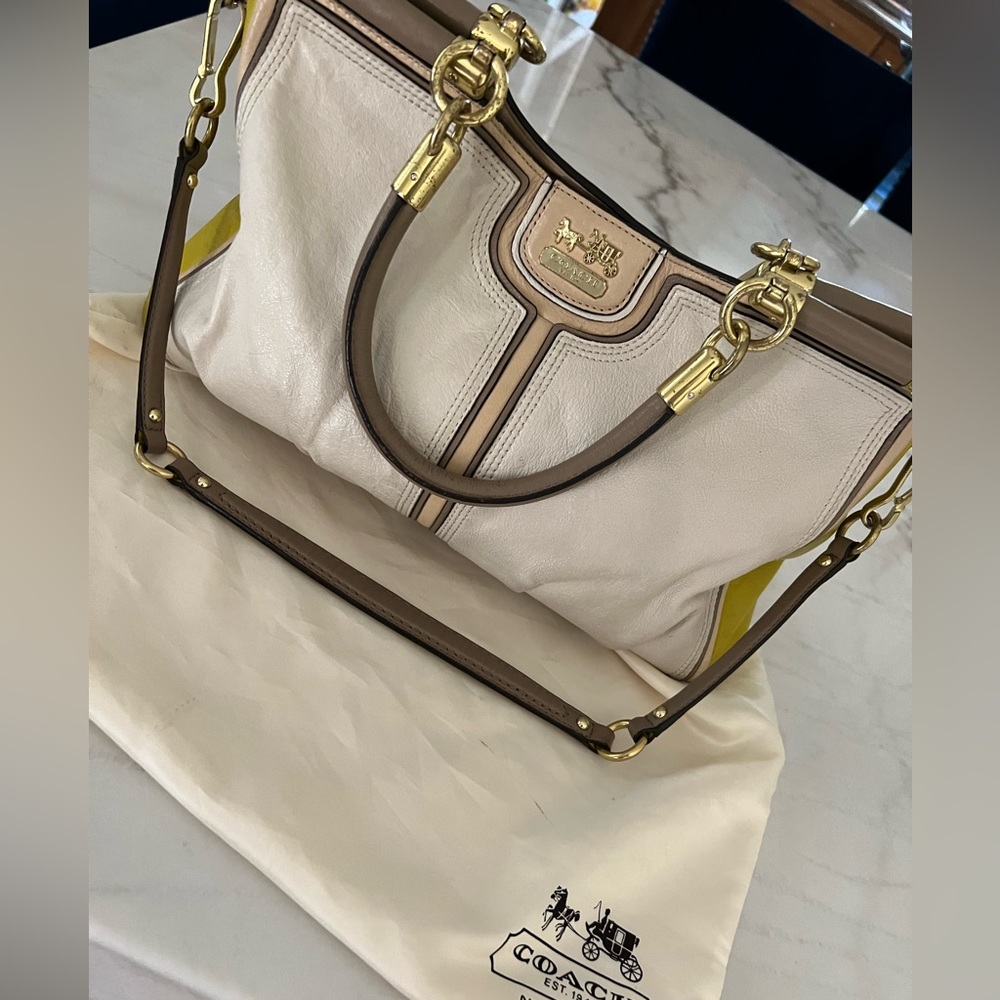 Coach purse amazing beautiful
